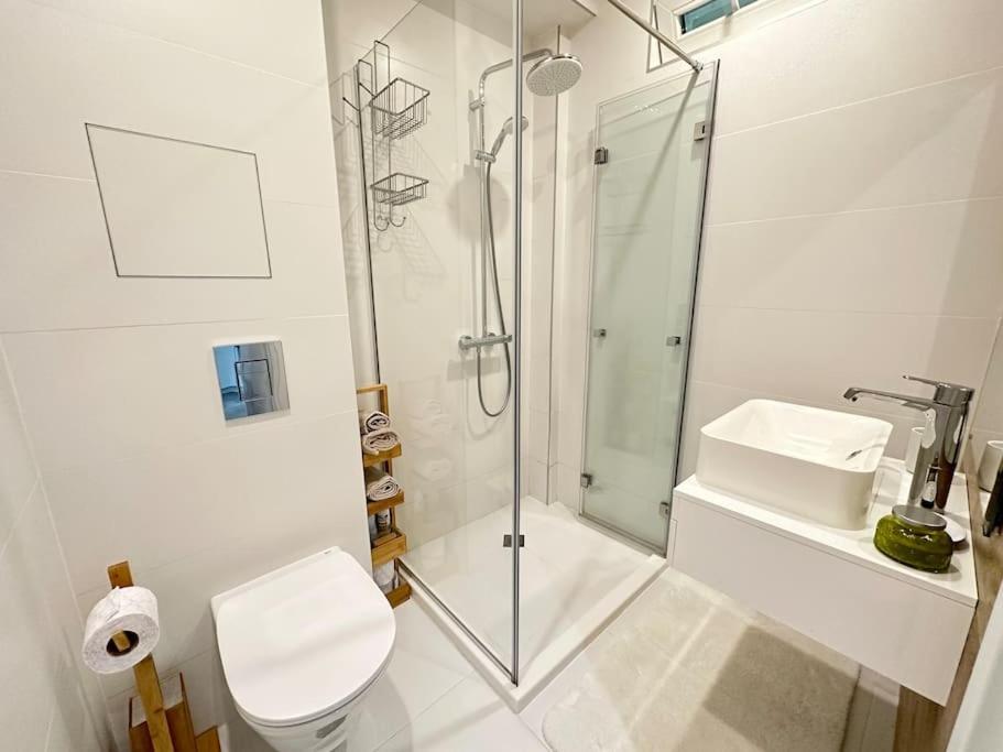 New Luxury Furnished Apartment - Beach, Varna Center & Fast Wi-Fi 외부 사진