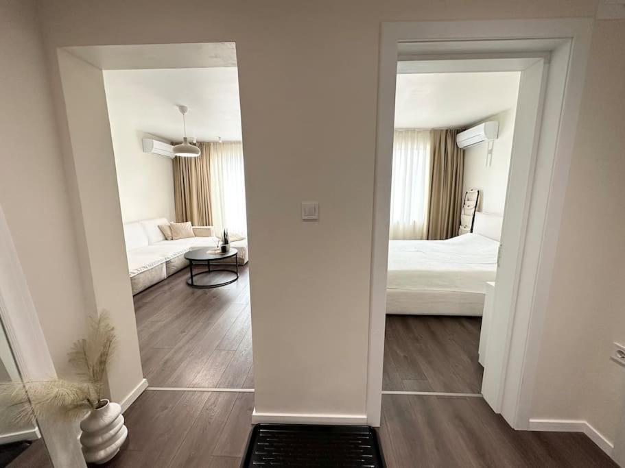 New Luxury Furnished Apartment - Beach, Varna Center & Fast Wi-Fi 외부 사진