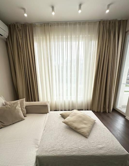 New Luxury Furnished Apartment - Beach, Varna Center & Fast Wi-Fi 외부 사진